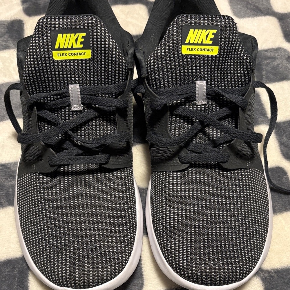 Nike Flex Contact Black/charcoal and White Sneakers